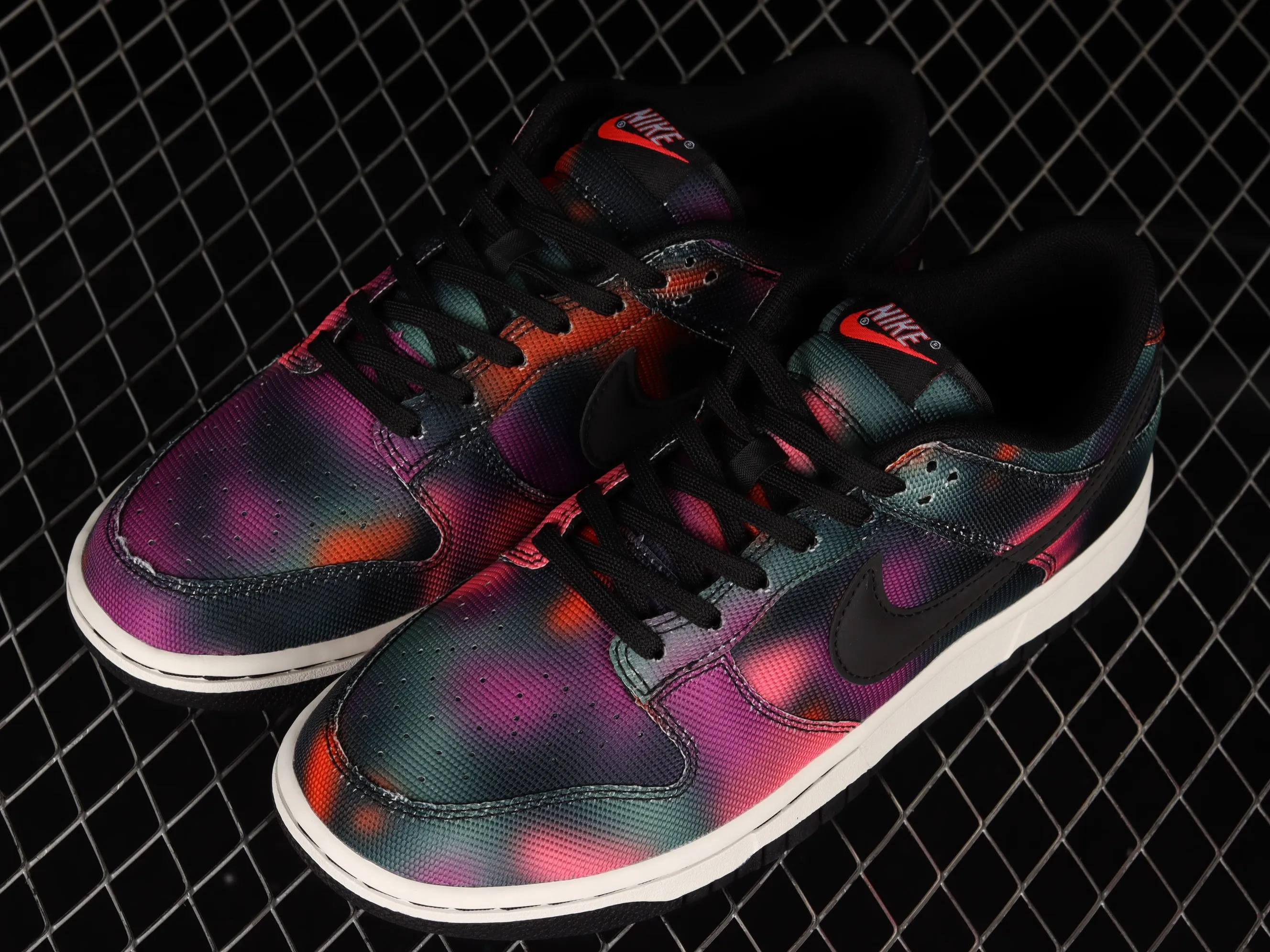 All Categories Nk SB Dunk Series Nk SB Dunk Low Low-top sneakers F version Nk Dunk Low "Graffiti" Street graffiti Black and purple tie-dye SB low-top sports and leisure sneakers DM0108-002